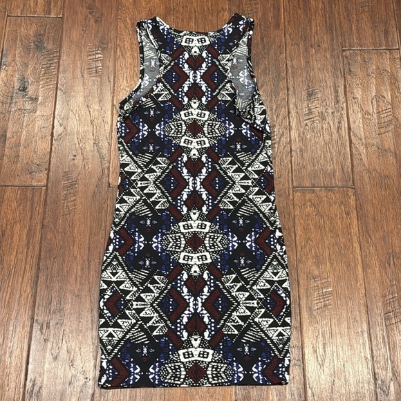 Medium Geometric Patterned Sleeveless Dress - Picture 3 of 12